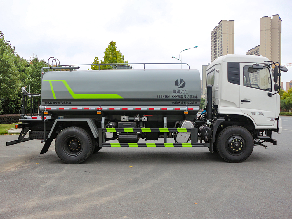 10.3方東風(fēng)天錦六驅(qū)灑水車