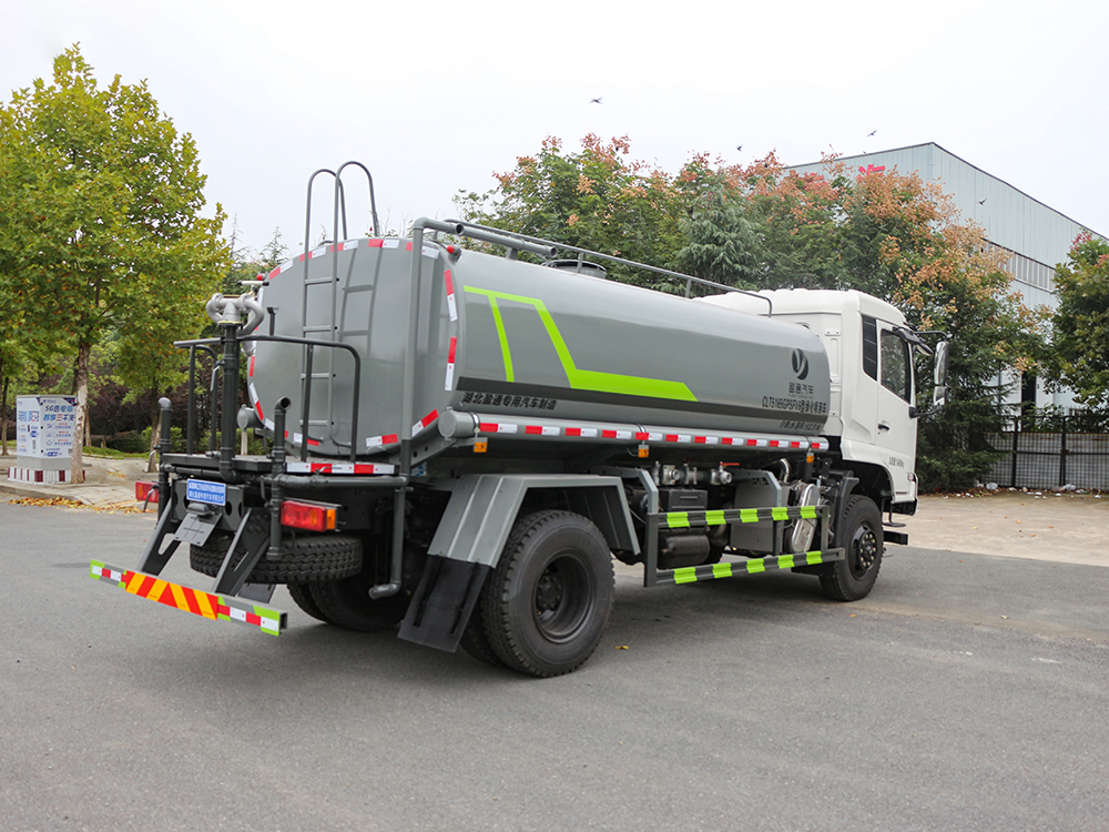 10.3方東風(fēng)天錦六驅(qū)灑水車