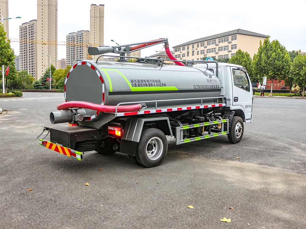 CLT5070GXEEQ6型吸糞車
