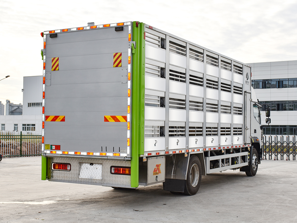 CLT5181XCQBJ6雛禽運(yùn)輸車